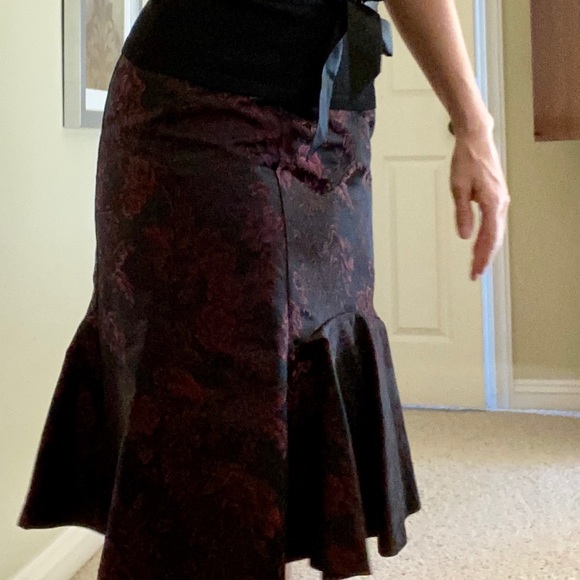 Ann Taylor Red & Black Flared Jaquard Skirt (8) - Picture 4 of 5